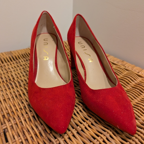Elegant Red Women's Heels - Picture 2 of 3